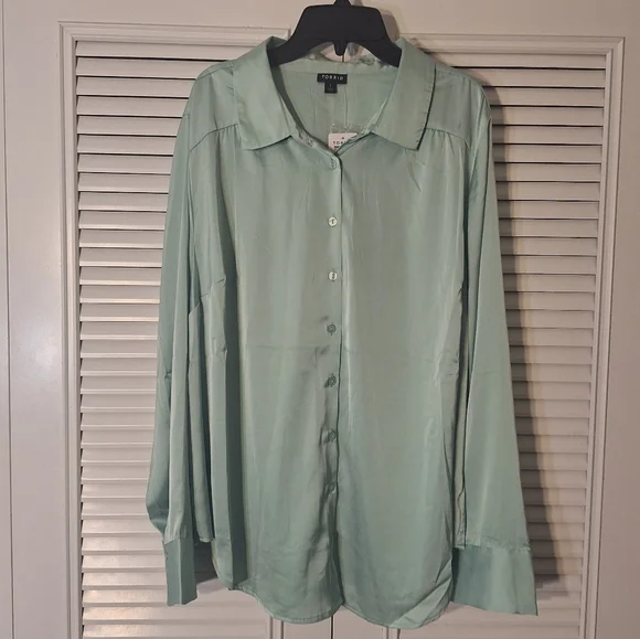 NWT Torrid Madison Satin Button-Up Long Sleeve Shirt Size 1X 14-16 - Picture 5 of 9